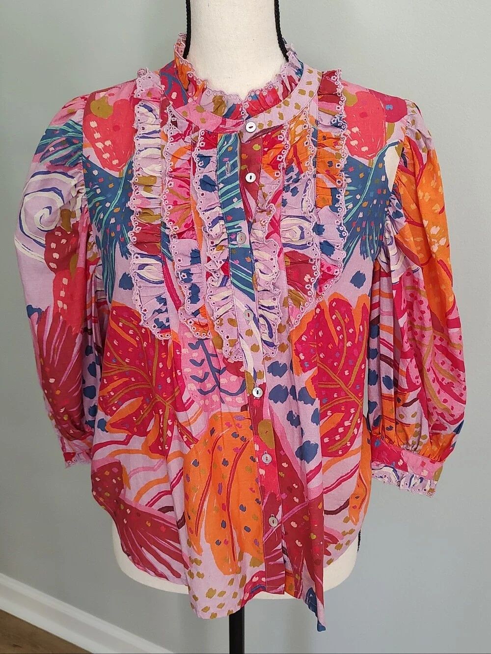 FARM Rio Lilac Colorful Party Blouse Ruffle Puff Sleeve Pink Tropical Bird M